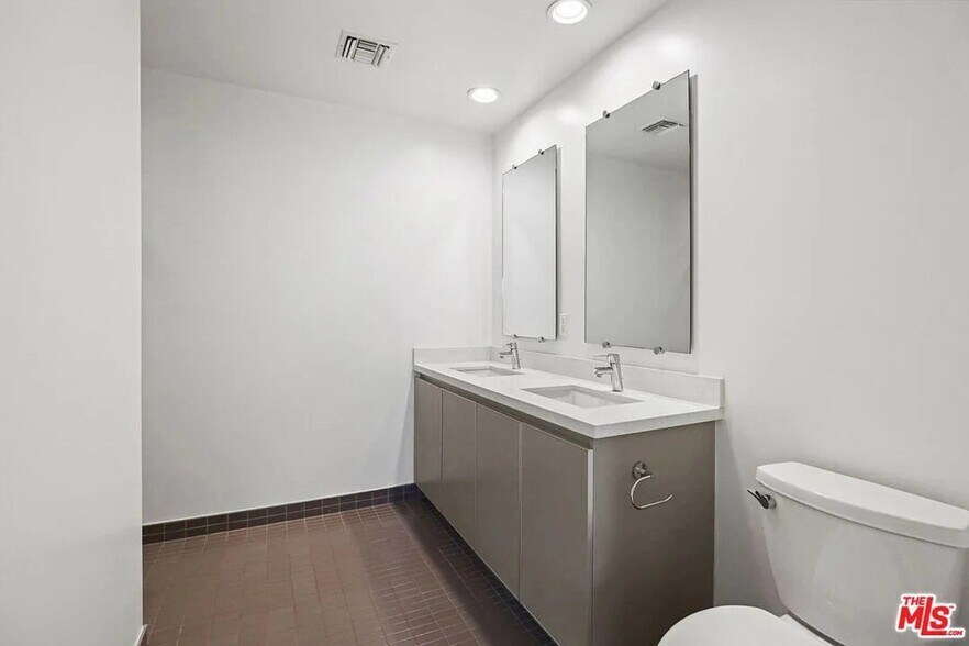 Building Photo - 5308 Sepulveda Blvd