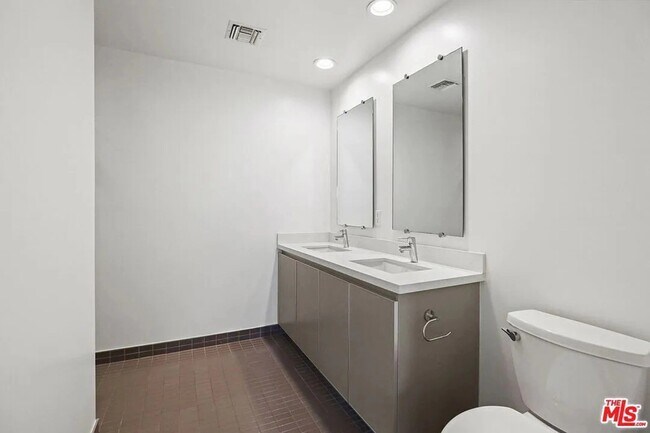 Building Photo - 5308 Sepulveda Blvd