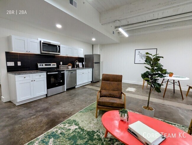 Building Photo - 3100 E Gillham Plaza