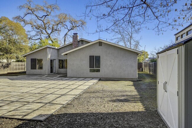 Building Photo - 312 N Alamo Dr