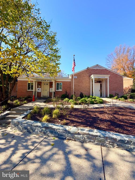 Building Photo - 10661 Weymouth St