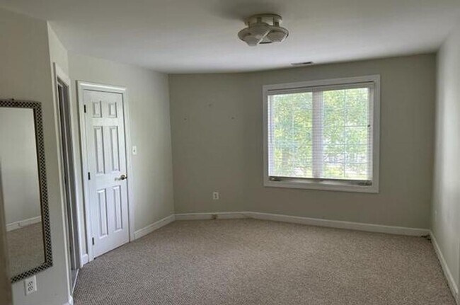 Building Photo - Stunning 5BR House in Roundtree Estates