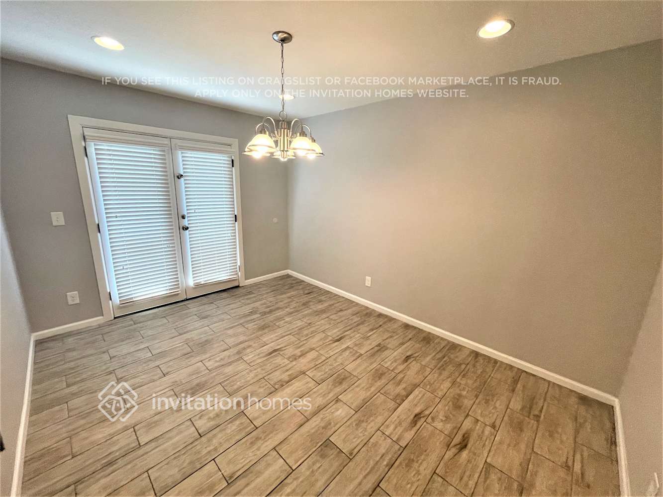 Building Photo - 943 E Manhatton Dr