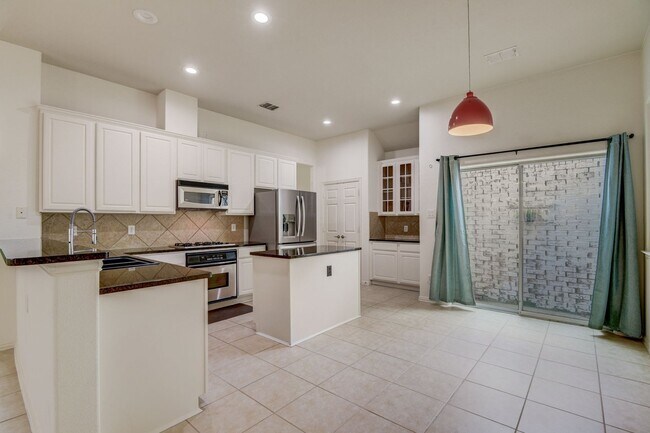 Kitchen - 2251 Fawn Mist Dr