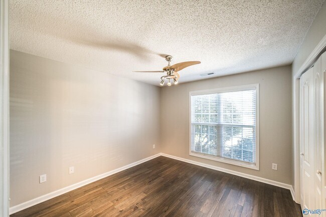 Building Photo - 129 High Noon Ln