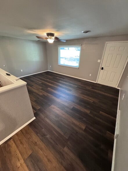 Spacious living room - 205 S Forester Dr