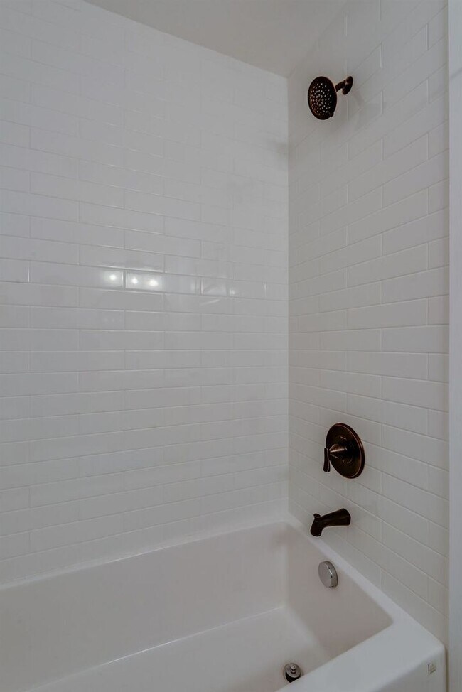 Building Photo - Beautifully remodeled condo