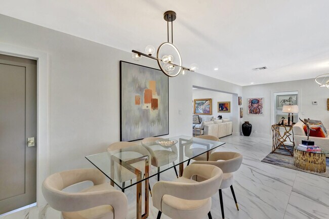 Building Photo - 1981 Coral Gardens Dr