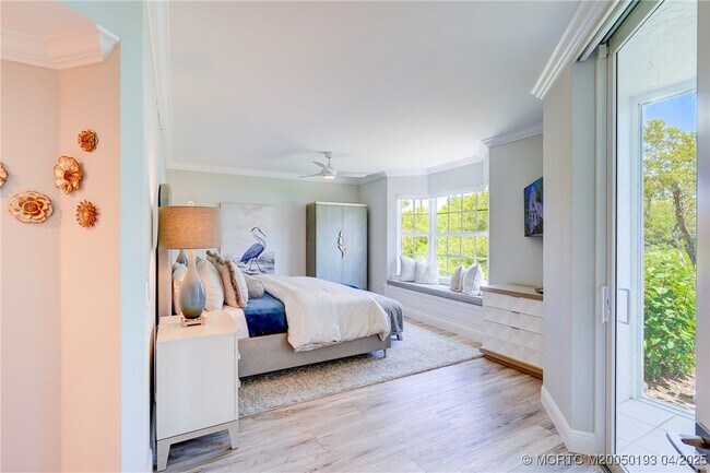 Building Photo - 5799 NE Island Cove Way