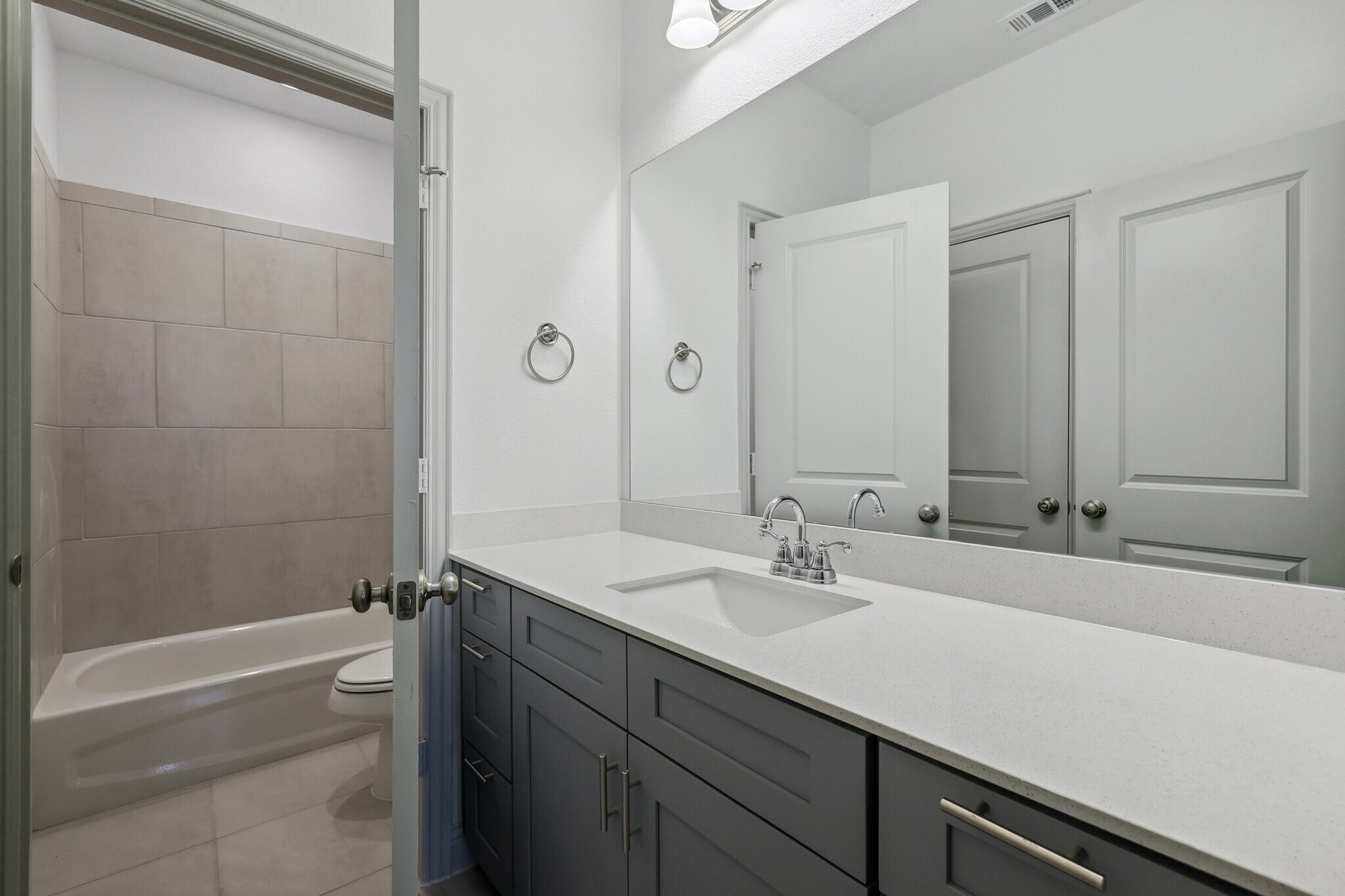 Building Photo - 4213 Shavano Dr