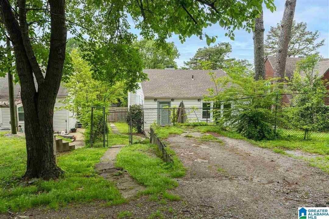 Private Parking - 4785 7th Ct S