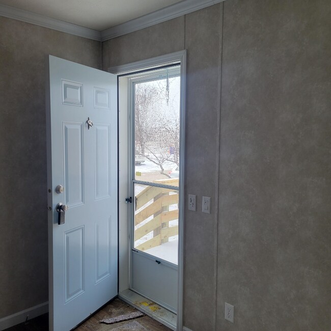 Building Photo - 209 Golfview Ct