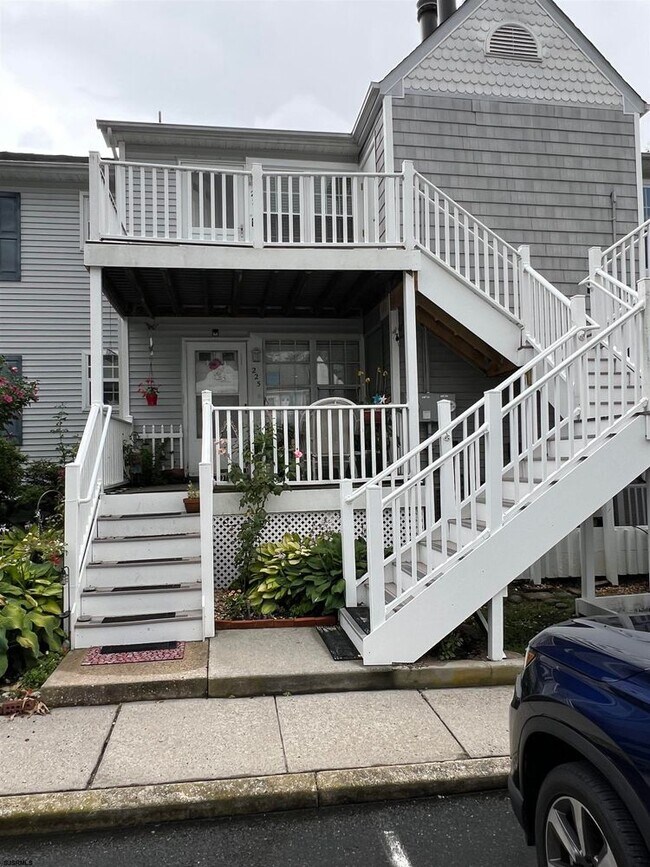 Building Photo - 226 London Ct