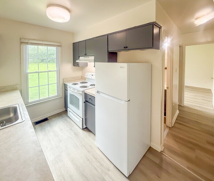 Building Photo - 520 Lancaster Creek Dr