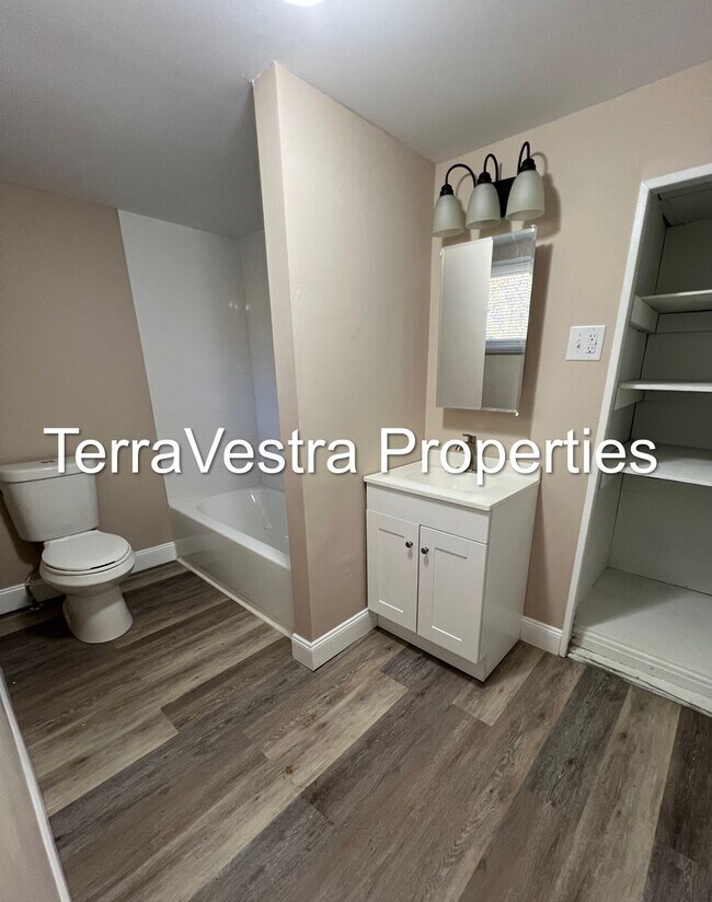 Building Photo - Large 4 Bed in Mantua with bonus room! Eli...