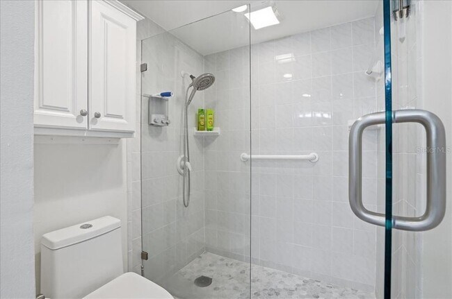 Building Photo - 7300 Sun Island Dr S