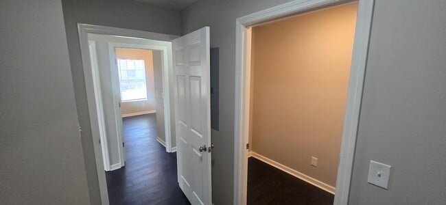 Building Photo - 707 Inspire Ave