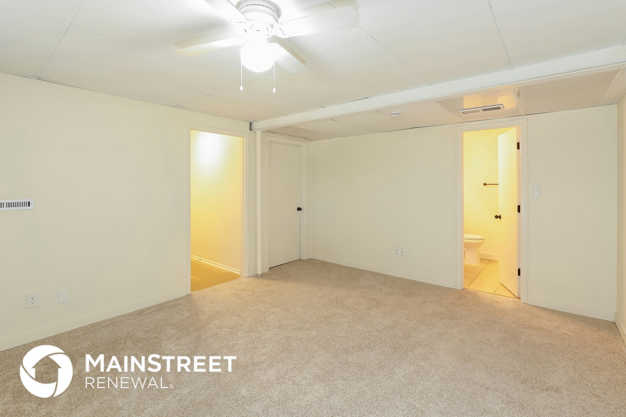 Building Photo - 404 SE Bristol Dr