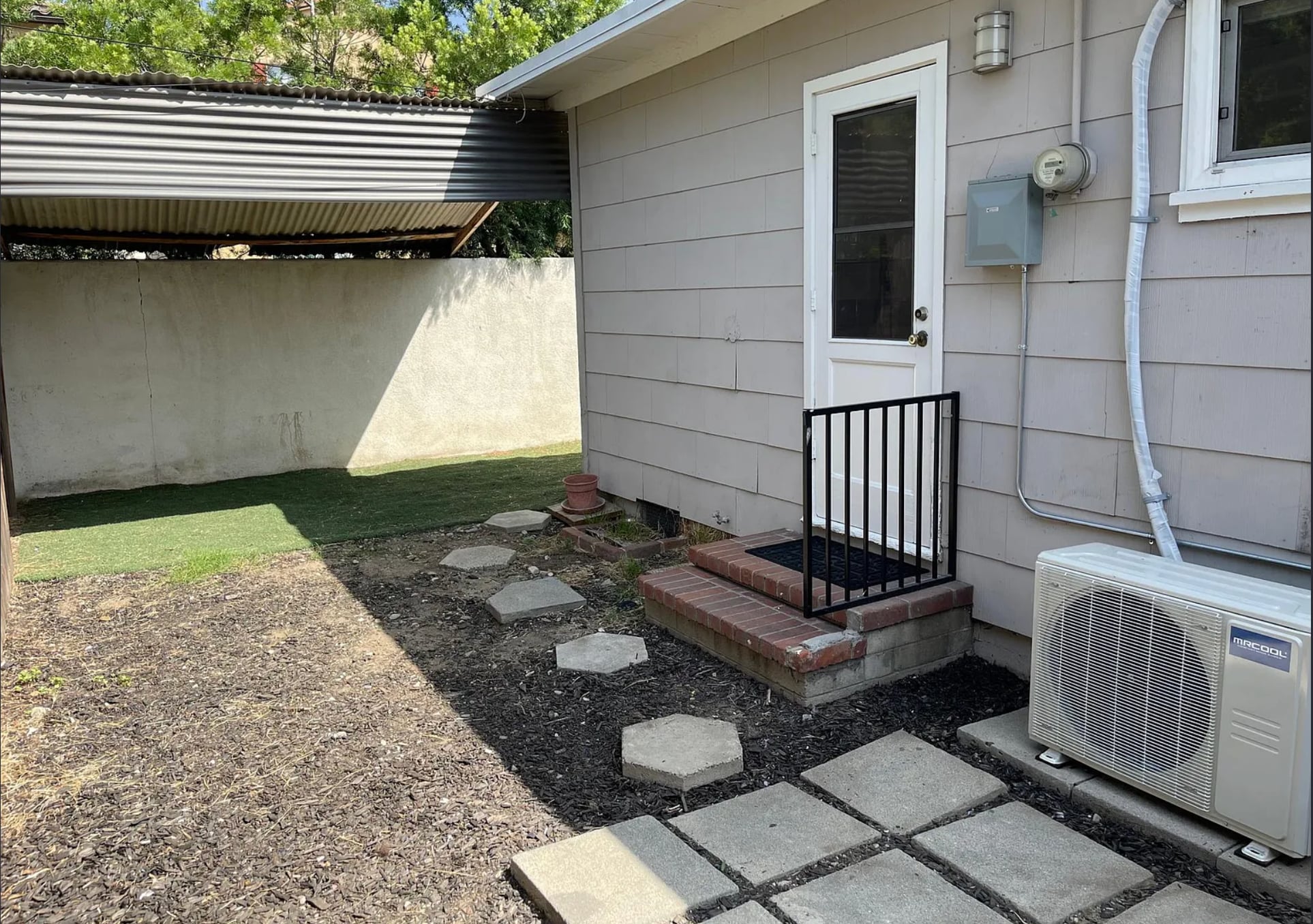 Building Photo - 555 S Indian Hill Blvd