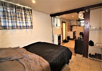 Building Photo - 811 E Pleasant St