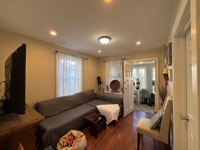 Building Photo - 1974 William St