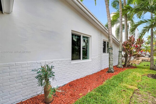 Building Photo - 1104 NE 85th St