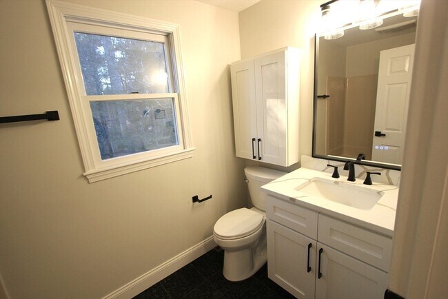 Building Photo - 4 Pinecrest Village