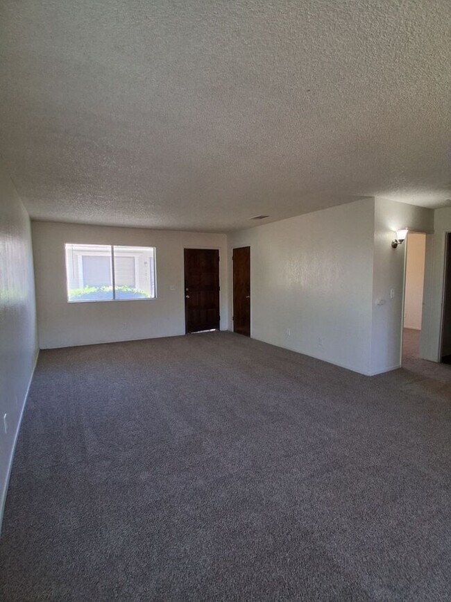 Building Photo - 2306 N Fruit Ave