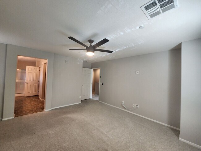 Building Photo - Unique condo with rooftop Strip Views and modern amenities.