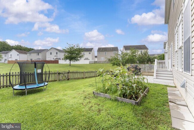 Building Photo - 10 Everglades Ln