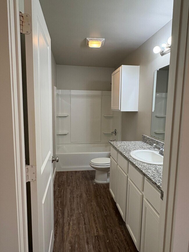 Building Photo - 2008 Bryan Ave