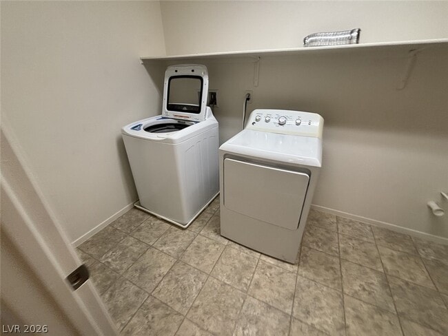 Building Photo - 5582 Sancho Throne Rd