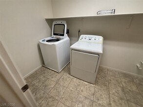 Building Photo - 5582 Sancho Throne Rd