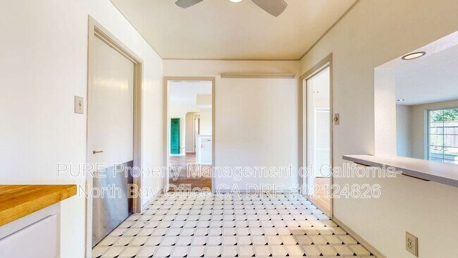 Building Photo - 652 Corlano Ave