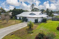 Building Photo - 160 SE Duxbury Ave