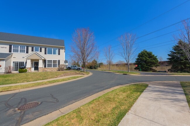 Building Photo - Awesome 2 bed townhouse in plymouth!