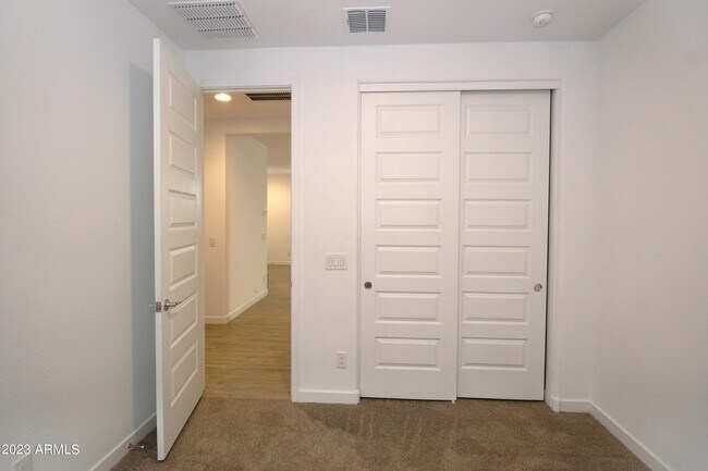 Building Photo - 12463 W Kaler Dr