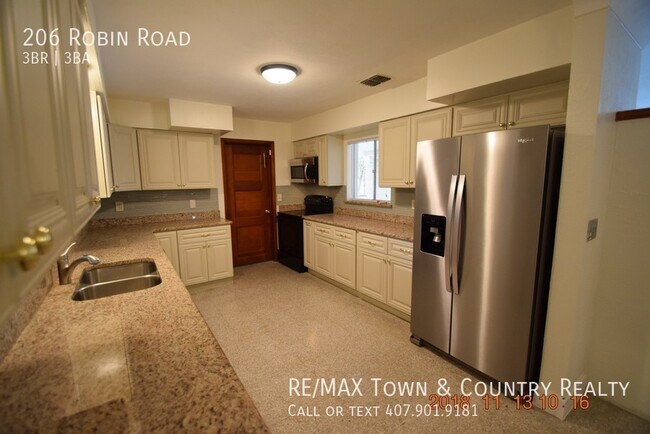 Building Photo - 206 Robin Rd