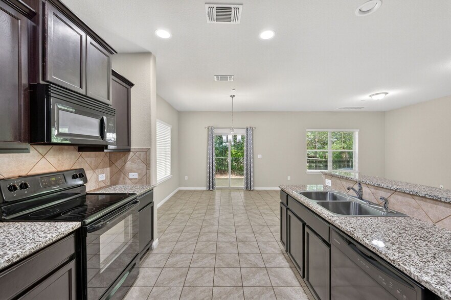 Building Photo - 516 E Slaughter Ln