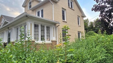 Building Photo - 1911 Tracy St