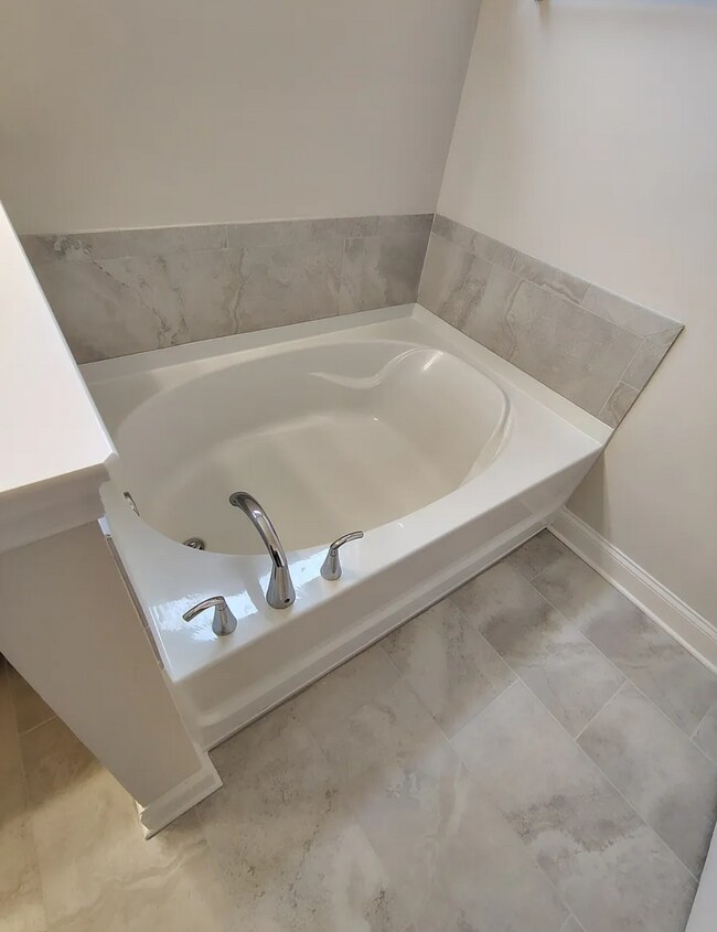 Building Photo - 7906 Pine St