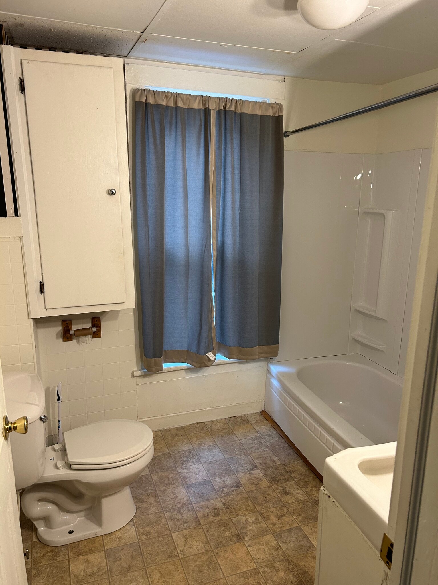 Bathroom - 7614 Collins St