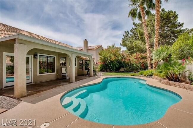Building Photo - 2644 White Pine Dr