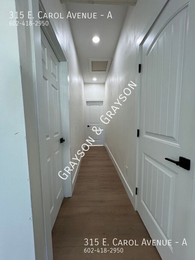 Building Photo - 315 E Carol Ave