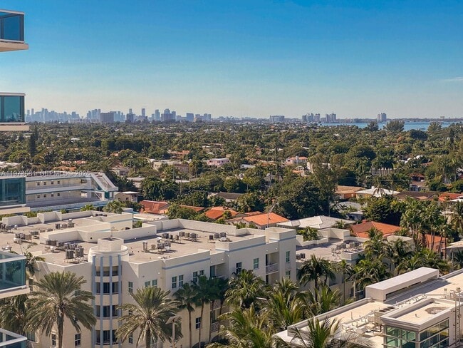 Building Photo - 9225 Collins Ave