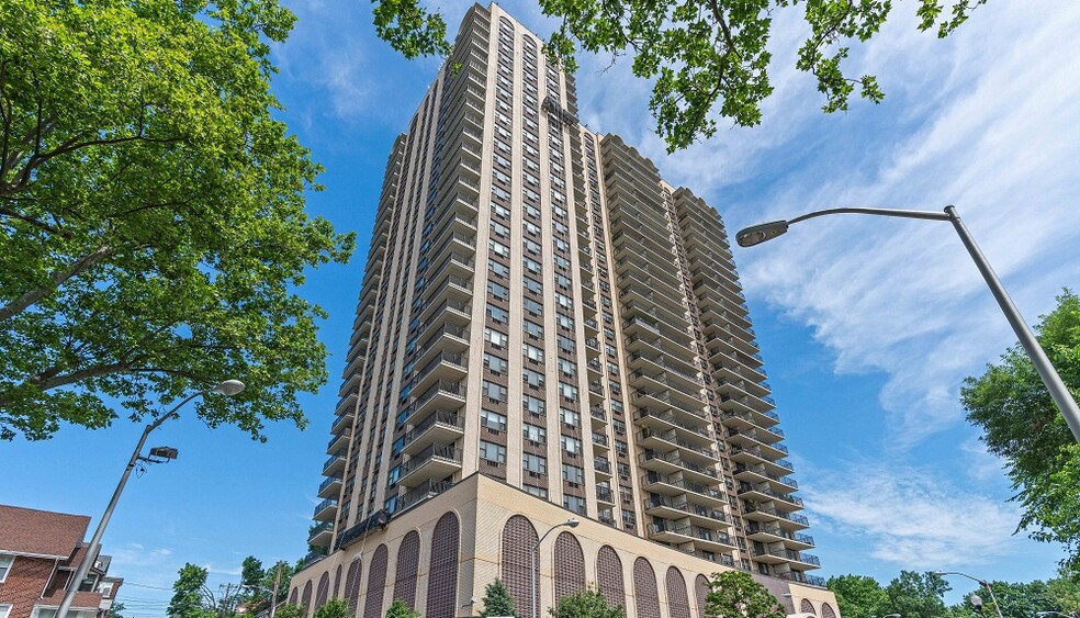 Building Photo - 7855 Kennedy Blvd E