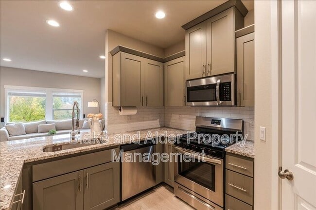 Building Photo - 16349 SE Sunshower Pl