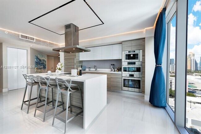 Building Photo - 300 Sunny Isles Blvd
