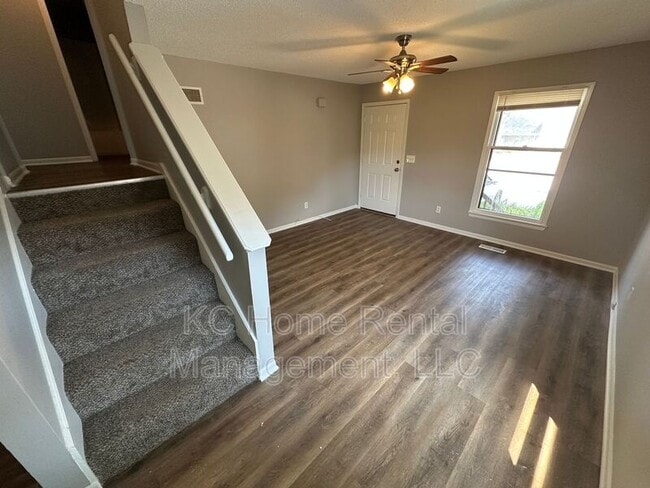 Building Photo - 433 Lee Dr