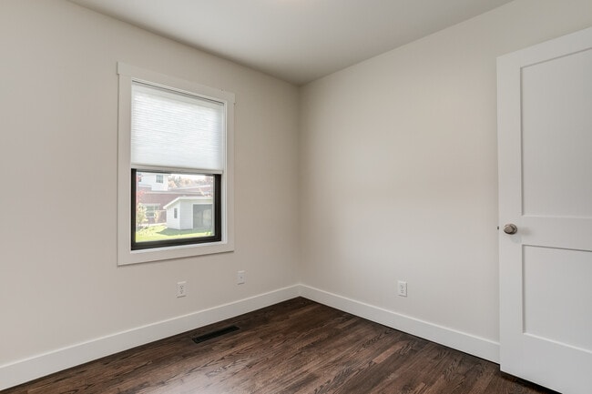 Building Photo - 4721 W 61st Terrace